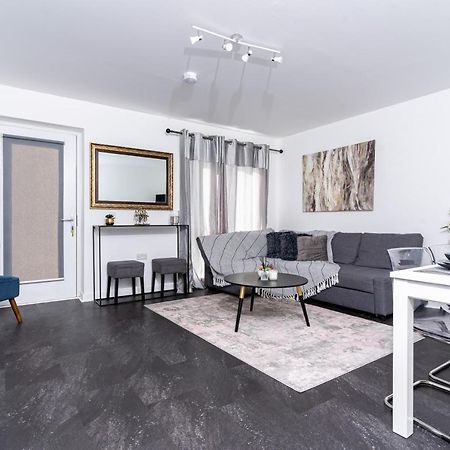 Spacious 3 Bedroom House In Glasgow City With Private Parking & Garden Esterno foto