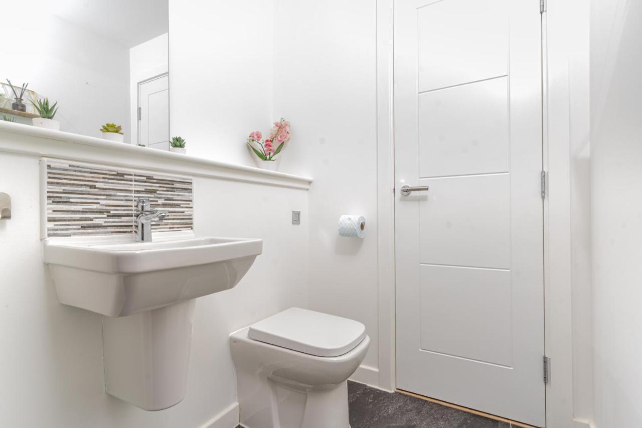 Spacious 3 Bedroom House In Glasgow City With Private Parking & Garden Esterno foto