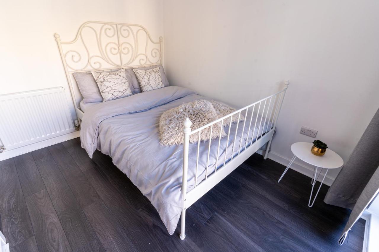 Spacious 3 Bedroom House In Glasgow City With Private Parking & Garden Esterno foto